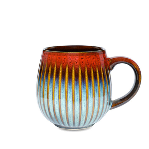 Becher Kasumi von Maoci aus Porzellan mit faszinierendem Farbverlauf von Rot zu Himmelblau mit einem Fassungsvermögen von 500 ml