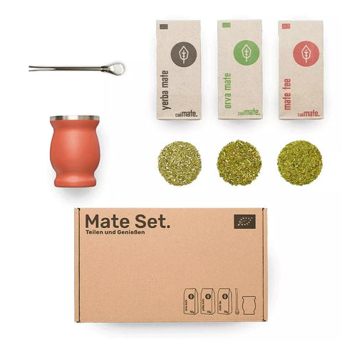 Mate Set von Caámate im Geschenkkarton mit Mate Tee, Erva Mate, Yerba Mate, Bombilla und Mate Becher aus Edelstahl in Rot
