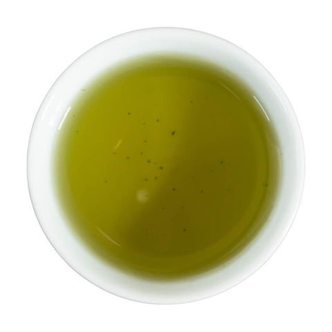 Keiko Maulbeerblätter Tee Bio – auch bekannt als Maulbeertee ist ein loser Kräutertee in Bio-Qualität aus Kagoshima, gedämpft und verarbeitet nach dem Vorbild japanischer Grüntees