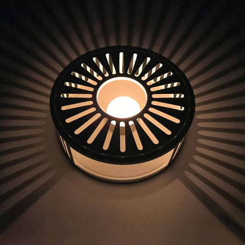 Weißes Teestövchen Stripes aus Edelstahl von Creano mit einem schönen Lichtspiel aus Streifen