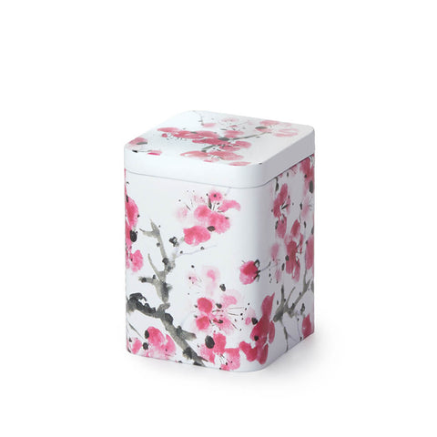 Teedose Sakura von Cha Cult in weiß mit Stülpdeckel, einem rosafarbenen Kirschblütenmotiv und einem Fassungsvermögen von 100 g